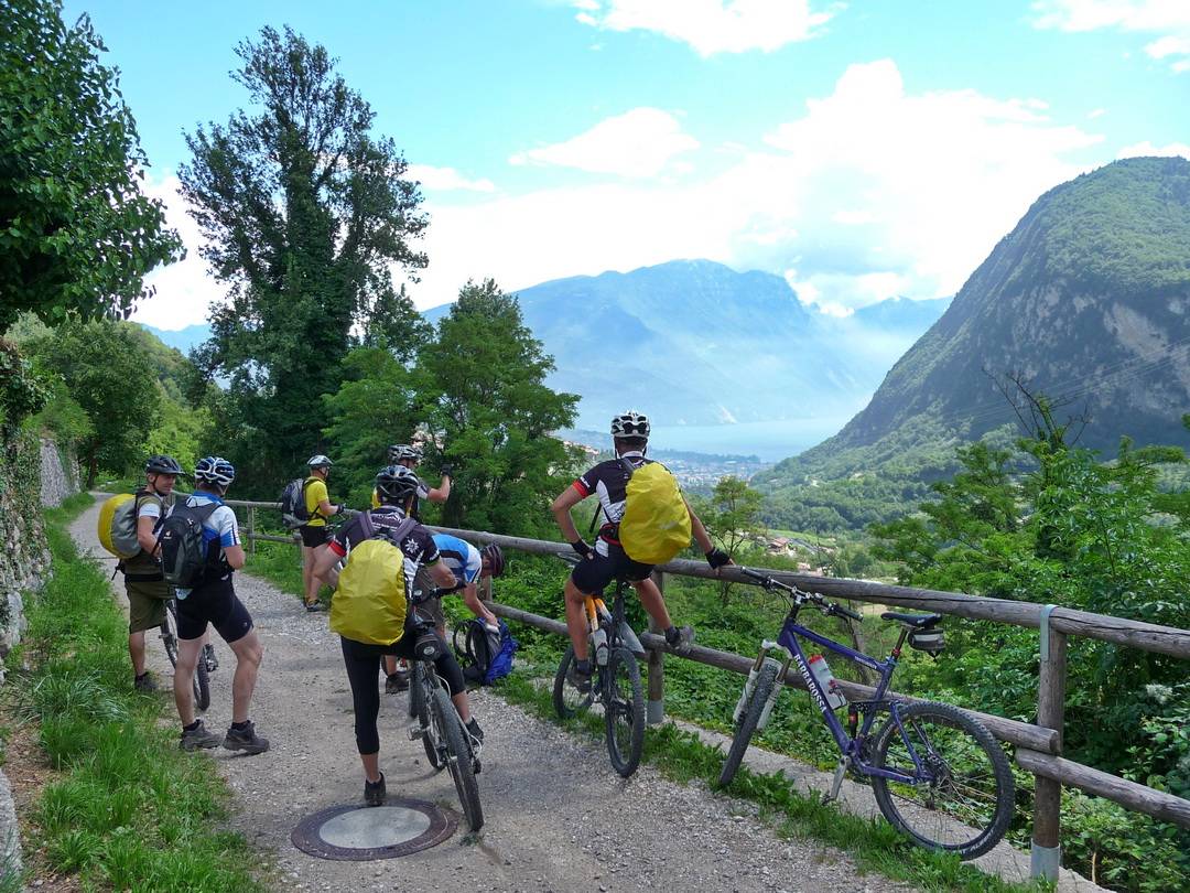 Blick zum ersten Mal auf den Gardasee