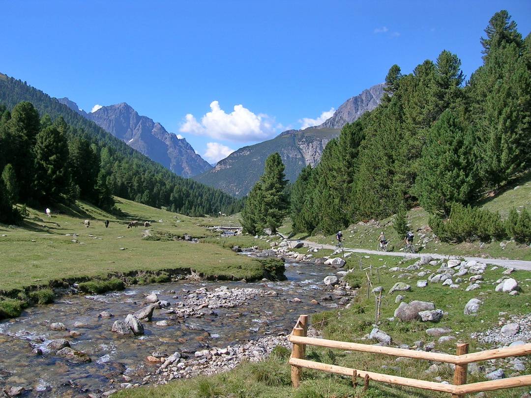 Idylle auf dem Weg zum Pass da Costainas