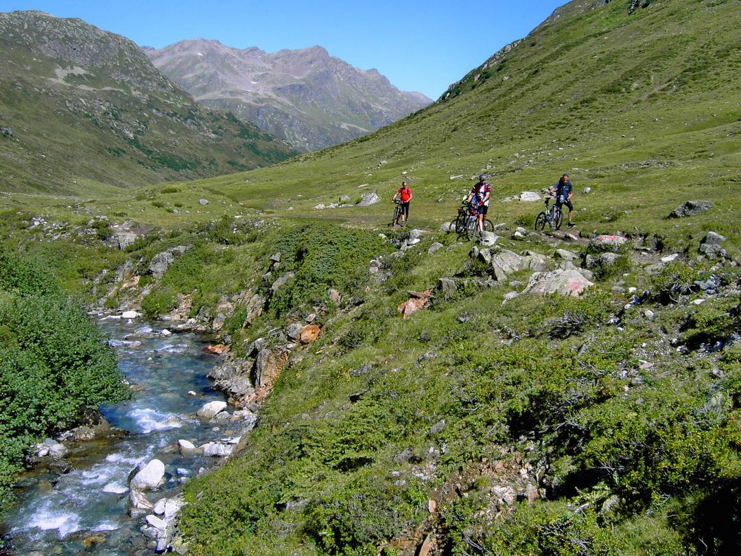 An der Schönverwallhütte beginnt der Trail An der Schönverwallhütte beginnt der Trail