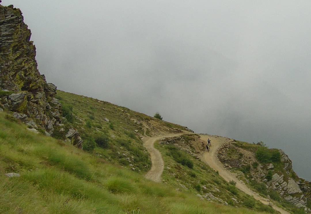 Bis zum Rifugio Bozzi al Montozzo zieht sich das Feld weit auseinander, manch einer schiebt ein paar Meter