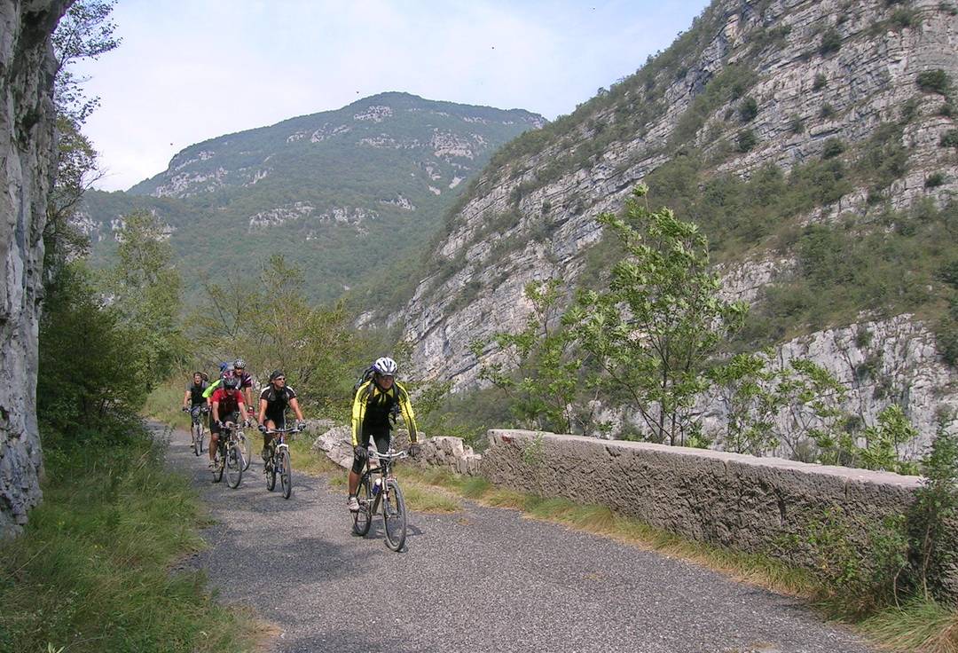 Entlang der Sarca-Schlucht