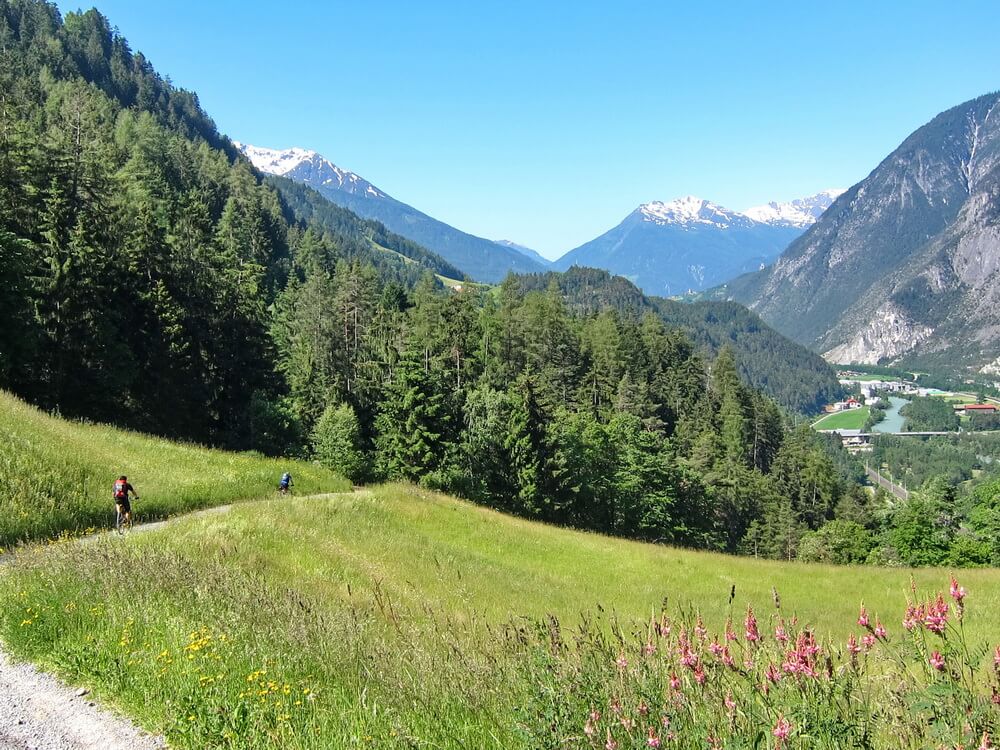 Hammerle Weg bei Kronburg oberhalb des Inntals