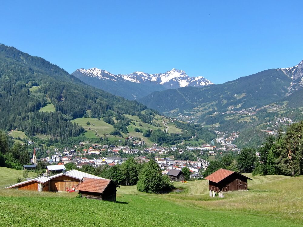 Blick über Landeck zur Rifflergruppe