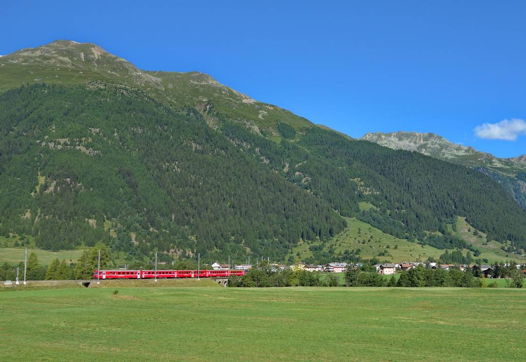 Die Rhätische Bahn begleitet ab und zu unsere Reise