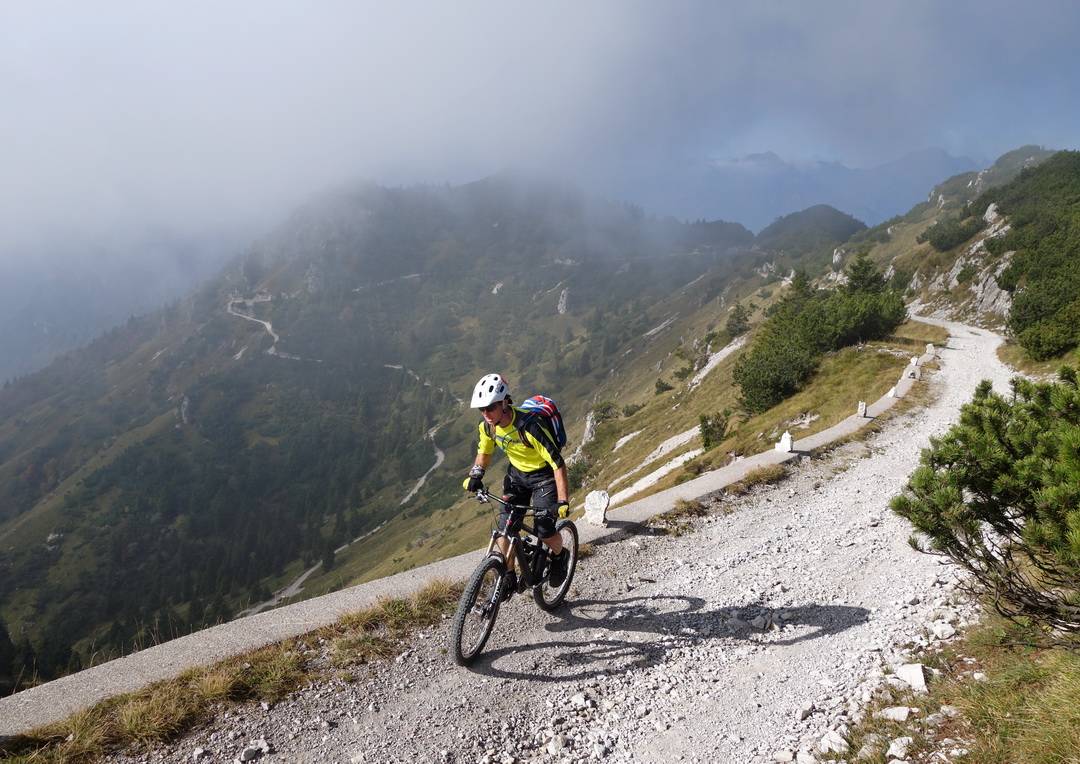 Alte Militärpiste von der Bocca di Caplone in Richtung Monte Caplone