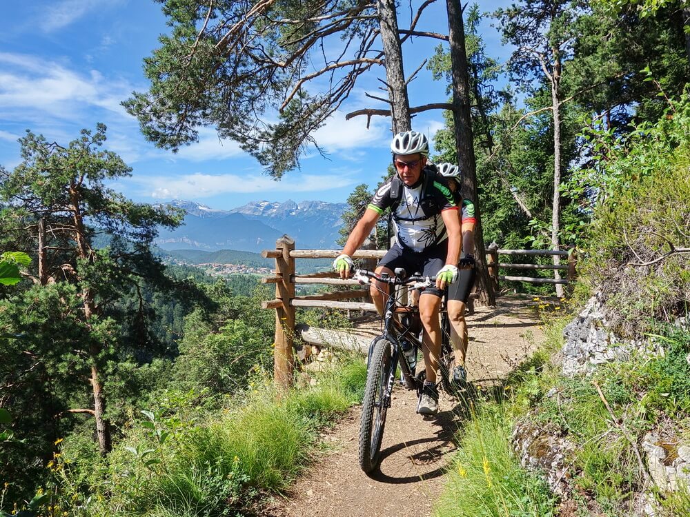 Trail nach Cavareno mit Brenta-Blick