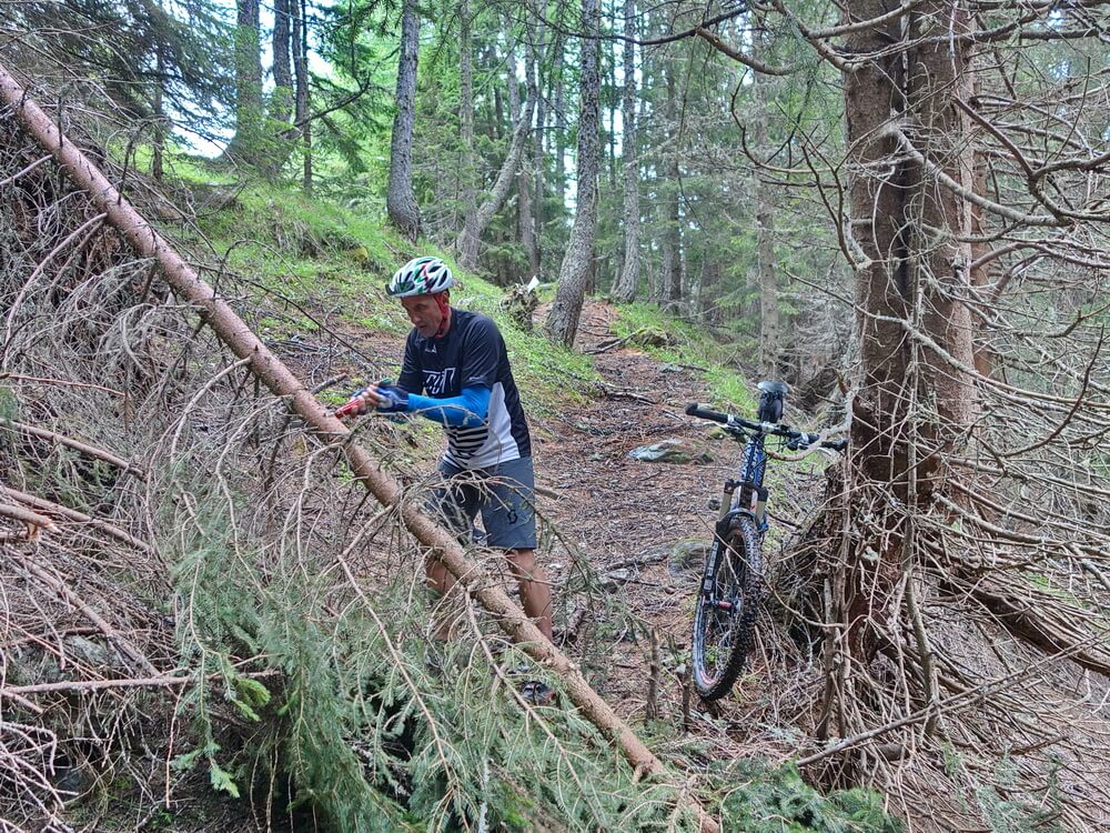 Franco Cadringher bei der Trailpflege