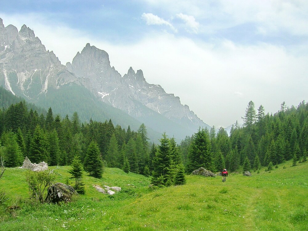 Auf Trails vom Passo Rolle nach San Martino di Castrozza