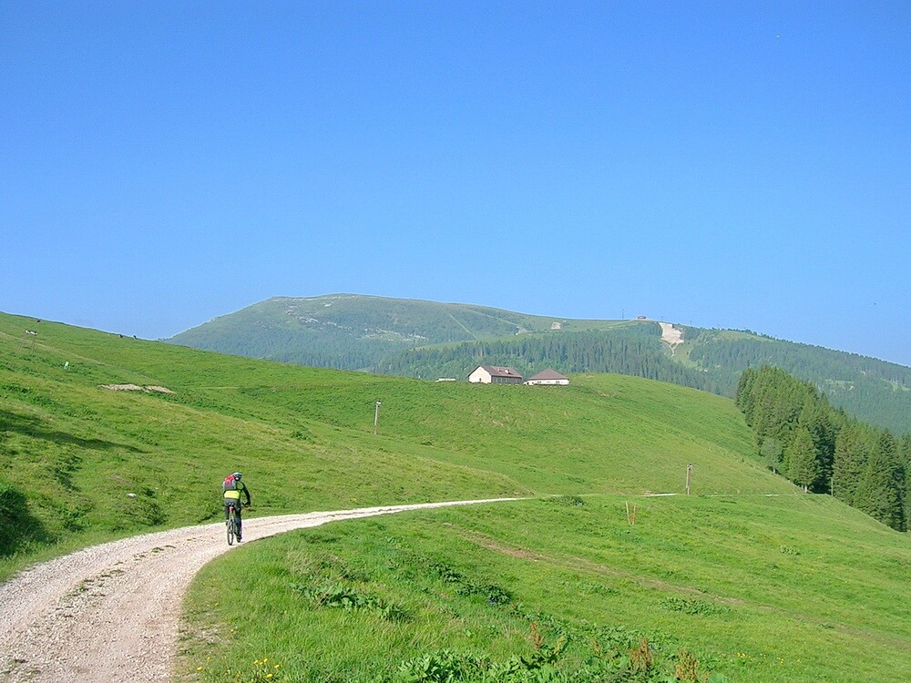 Vom Passo Brocon auf Schotterpisten abwärts