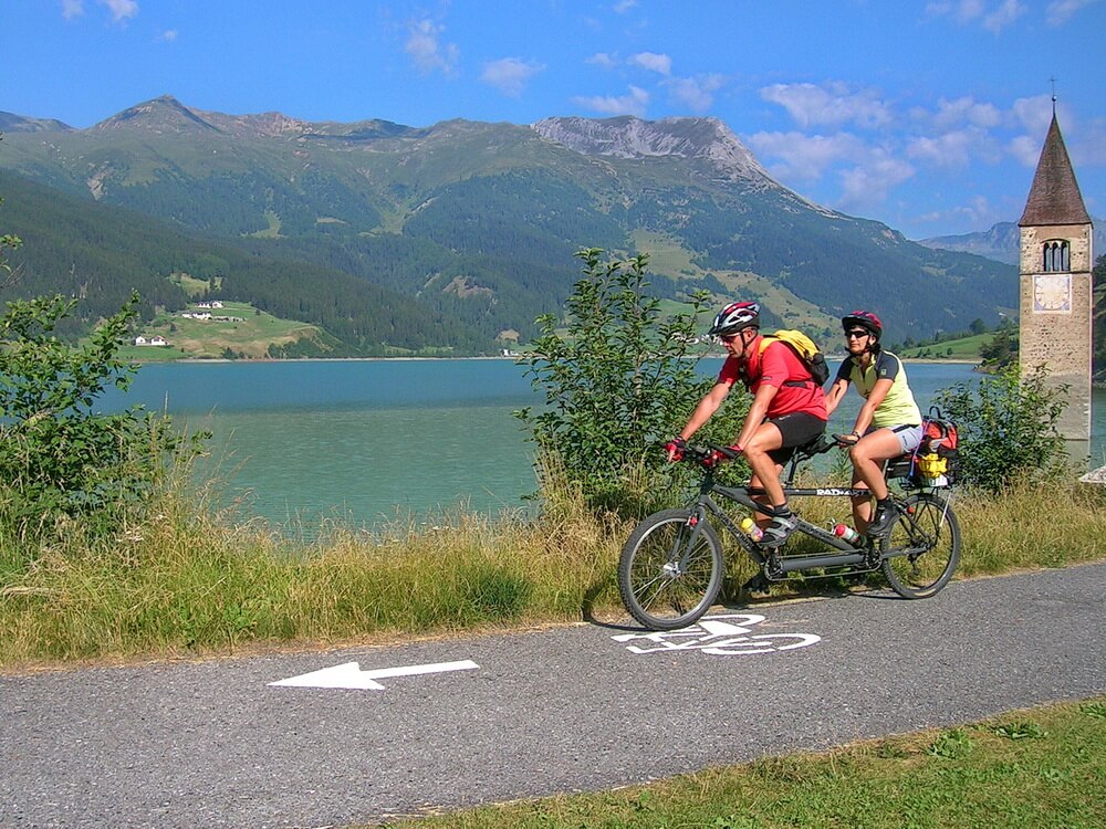 Easy Transalp: mit wenig Gepäck und unserem Mountainbike Tandem