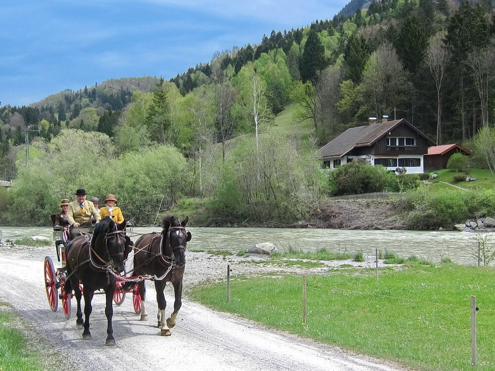 Ungewöhnliche Begegnung - Nostalgische Ausfahrt an der Loisach