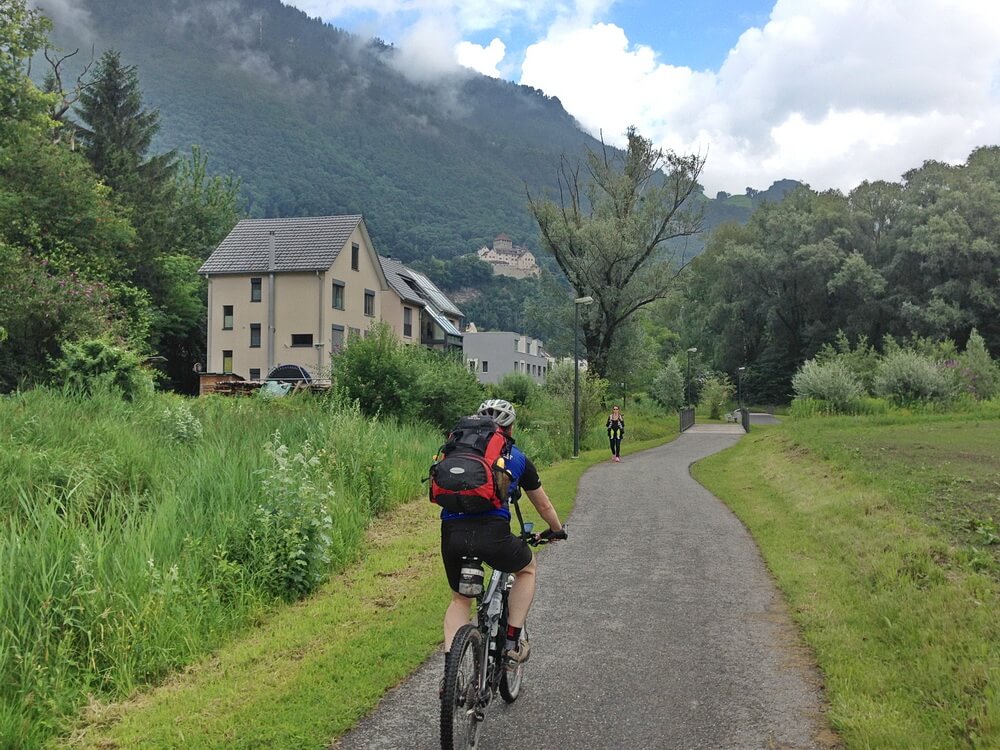 Auf Radwegen in Richtung Vaduz