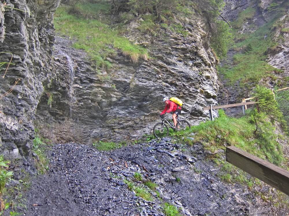 Abfahrt ins Safiental auf alten Karrenwegen