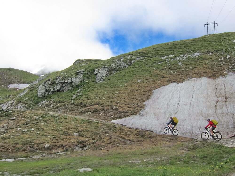 Hoch zum Tomülpass