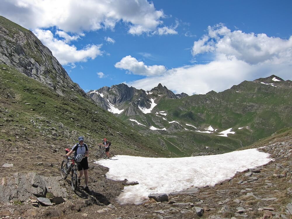 Letzte Schneefelder