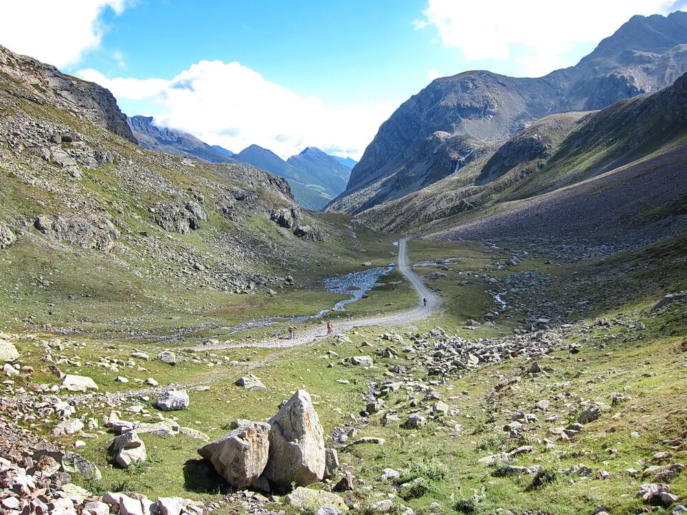 Abfahrt vom Passo di Verva auf grobe Piste nach Eita