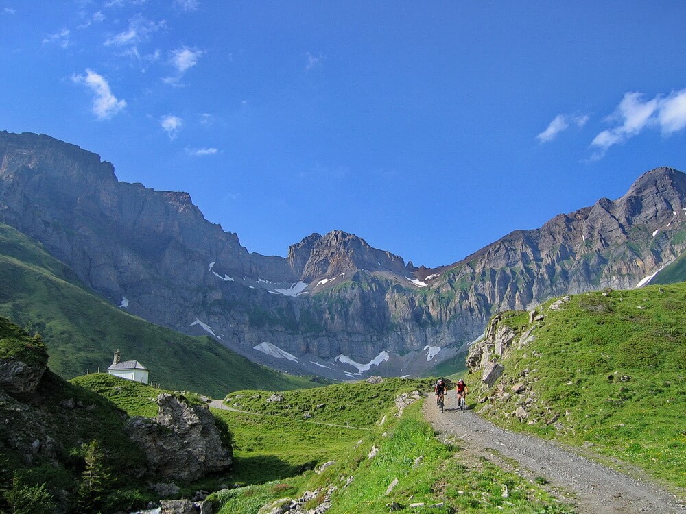Gemütliches Ausrollen bei der Abfahrt von Surenenpass