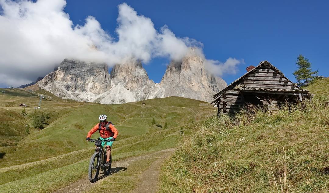 Panorama zum Langkofel bei der Abfahrt vom Rifugio Valentini