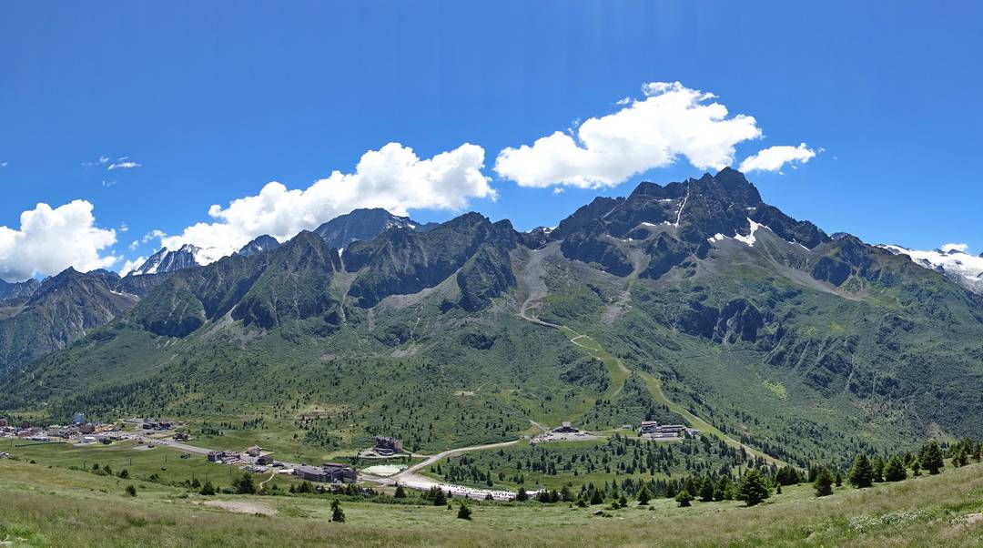 Panorama über den Passo Tonale zur Adamello-Presanella-Gruppee