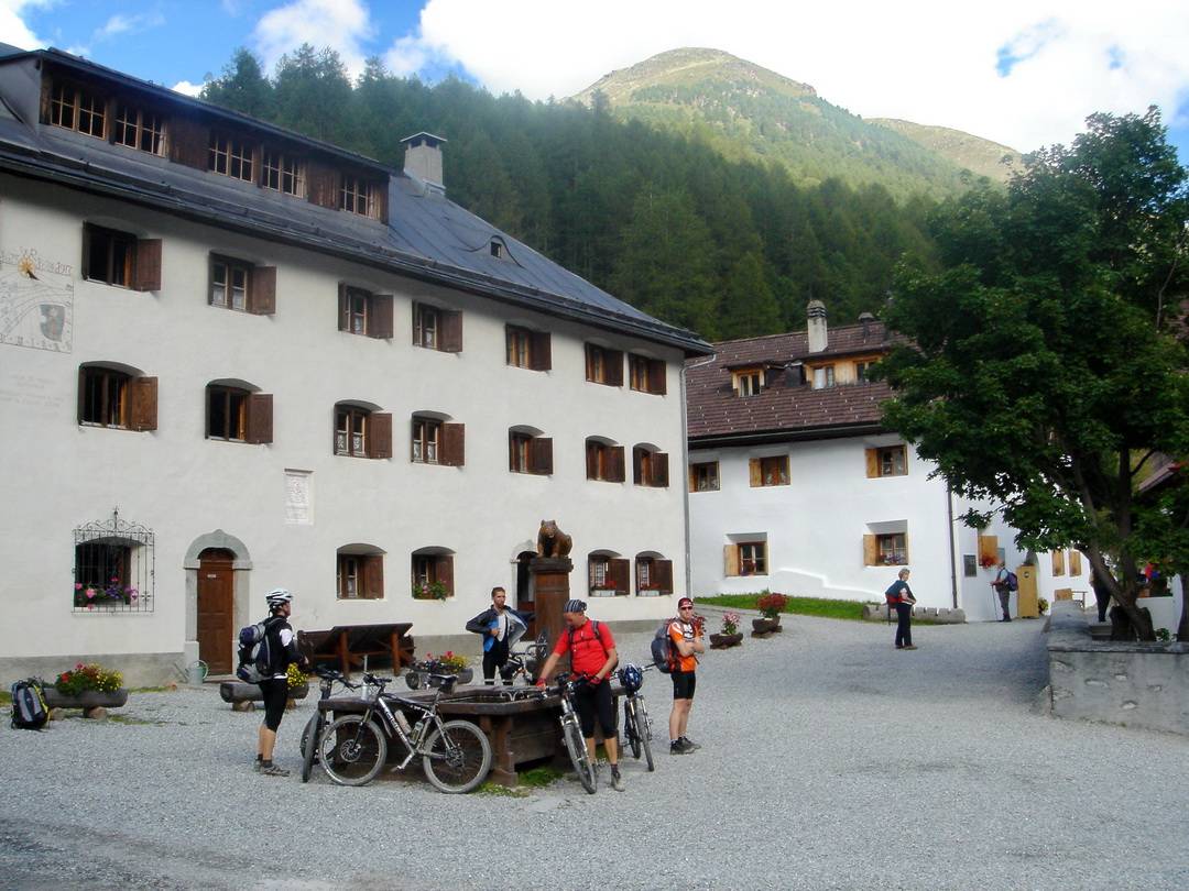 S-charl: am Dorfbrunnen finden sich alle wieder zusammen