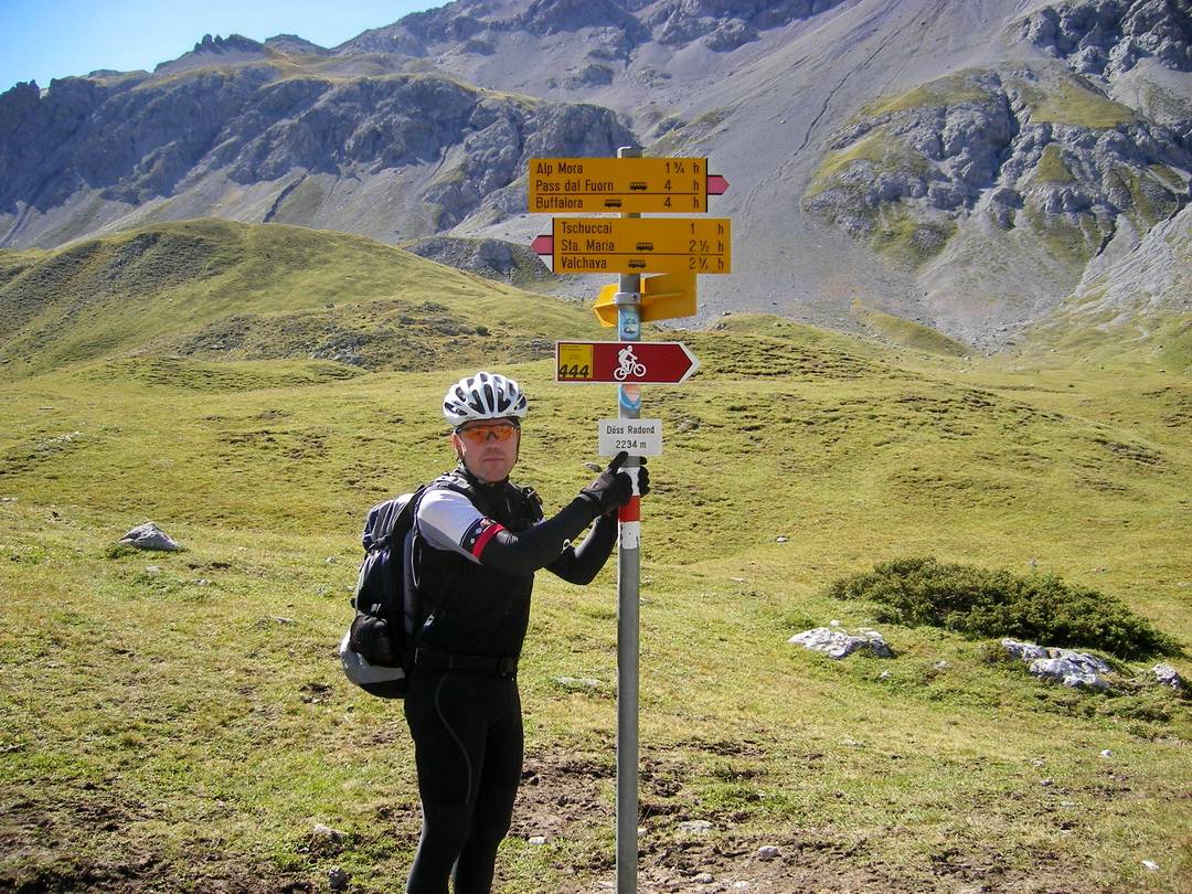 Dirk hat das leichteste Bike dabei und ist zuerst am Döss Radond