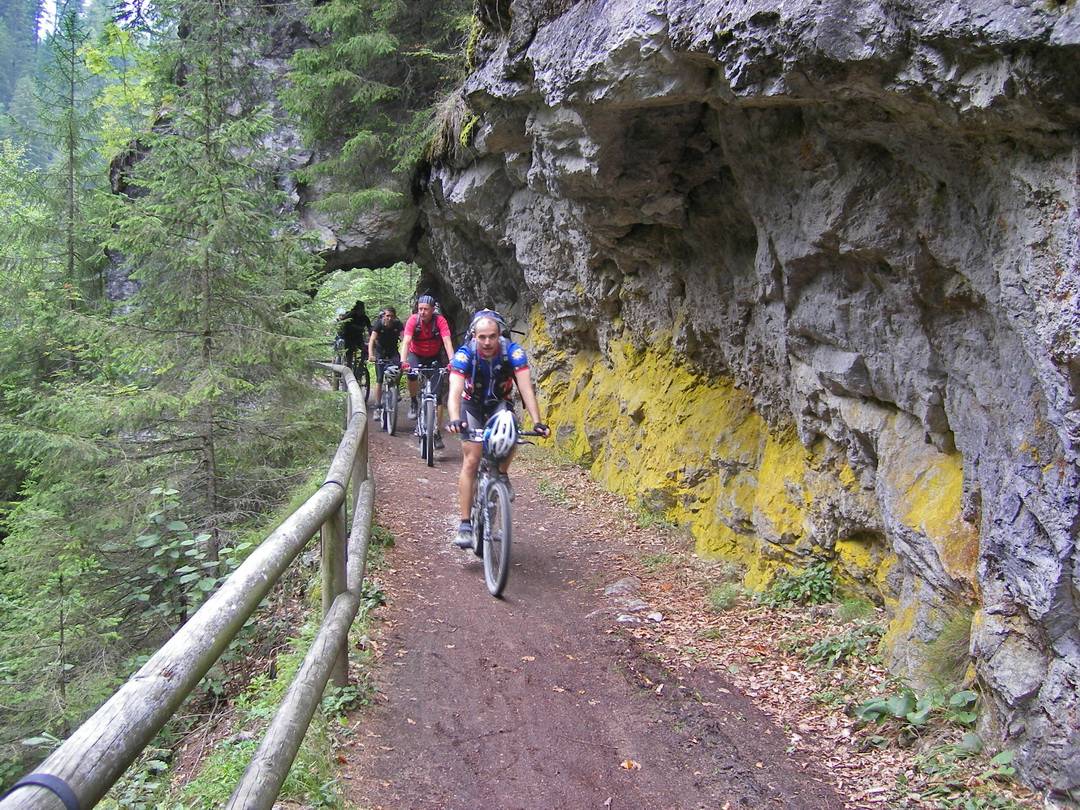 Pfad entlang des Canyons des Torrente Meledrio