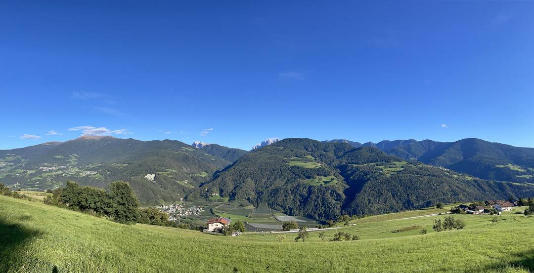 Panorama Woehrmaurer Panorama vom Wöhmaurer hinüber zum Aferer Tal mit Peitlerkofel und Geislerspitzen