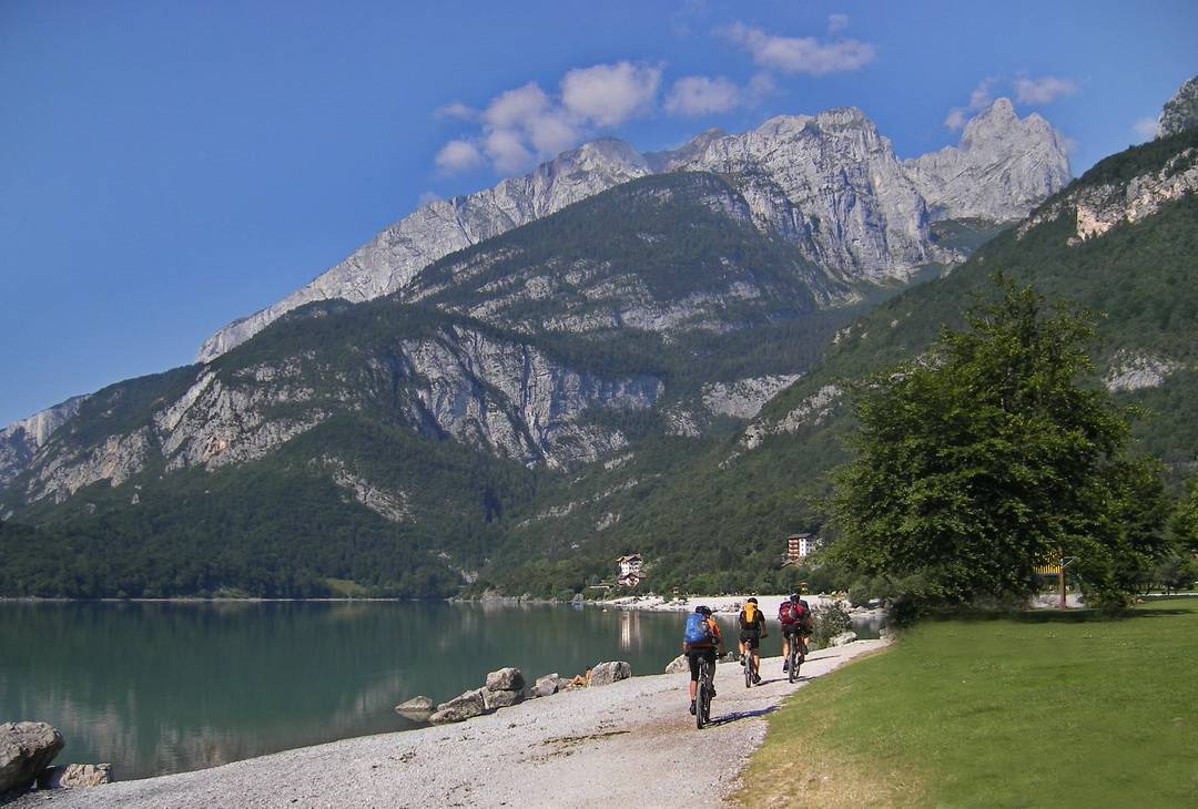 Lago di Molveno Lago di Molveno