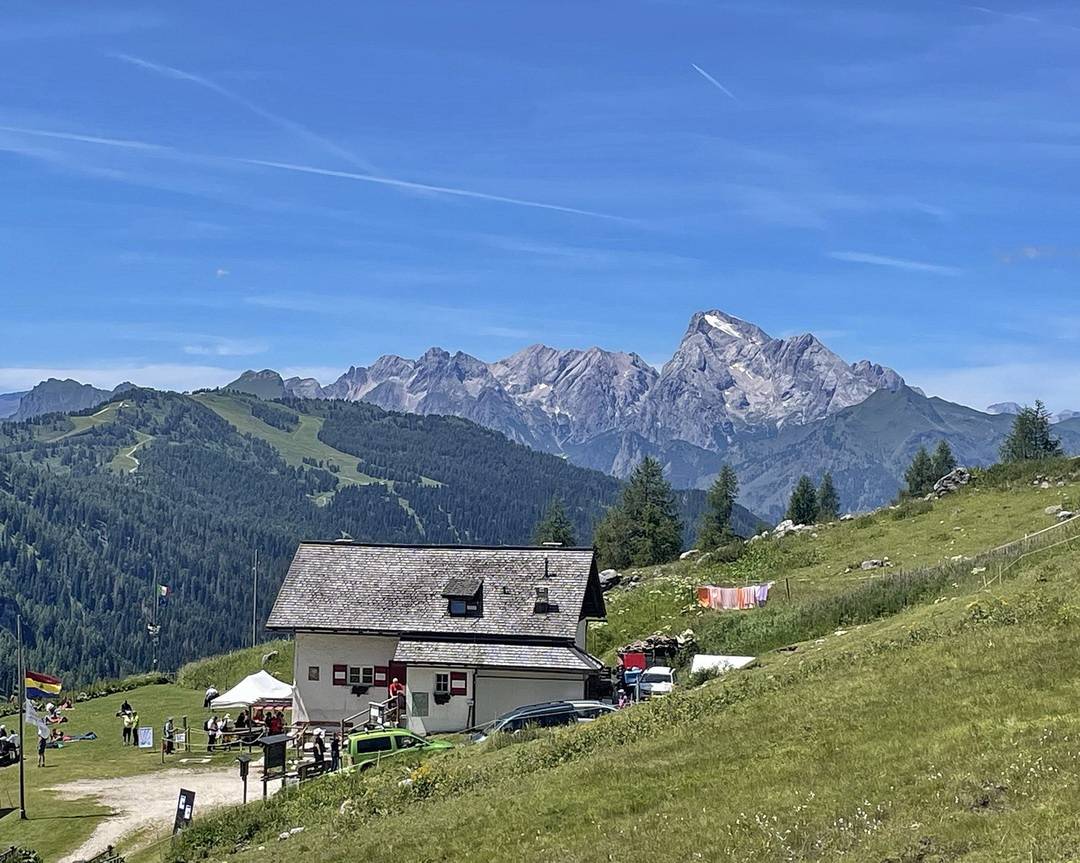 Rifugio Città di Fiume - im Hintergund die Marmolada