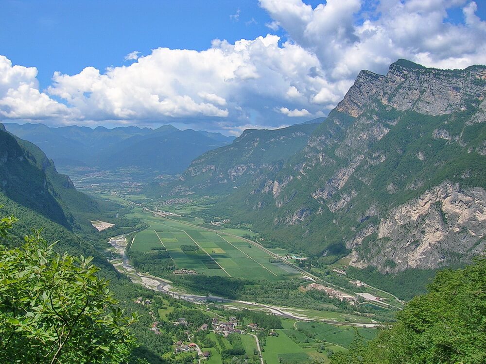 Val Sugana: von der Auffahrt zur Hochebene der Sette Comuni