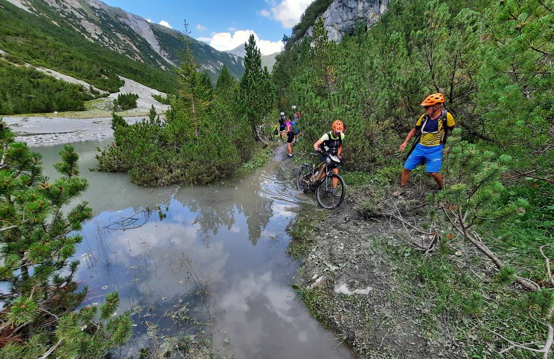 Val Mora Land unter