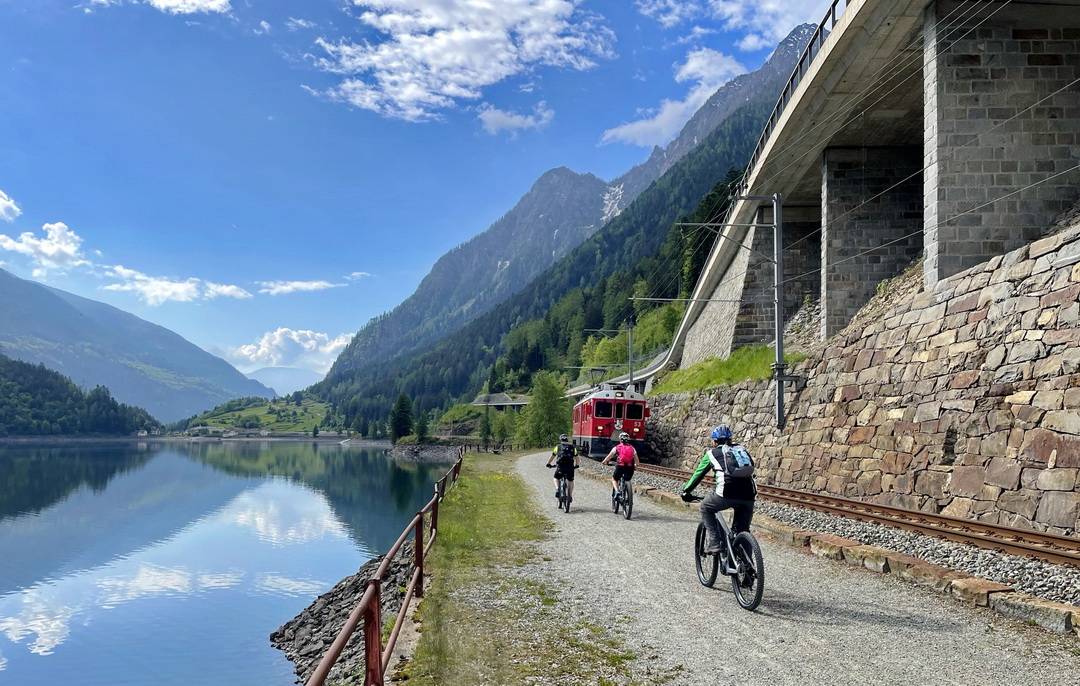 Lago di Poschiavo Biker