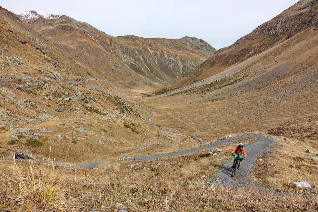 Auffahrt in Serpentinen kurz vor der Forcola di Livigno