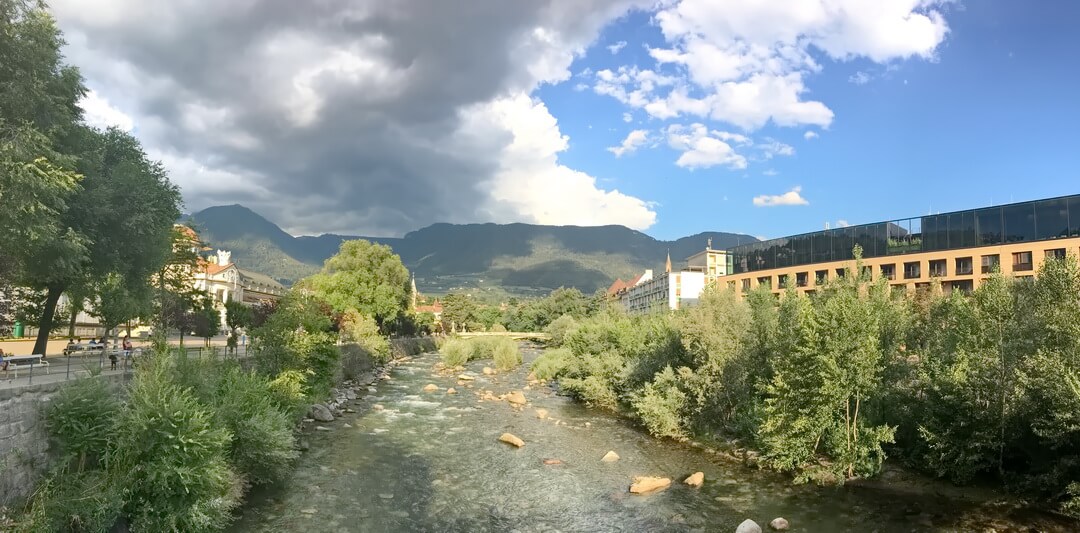 Zielankunft Meran an der Passerpromenade