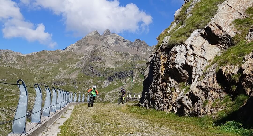 Abfahrt vom Gaviapass - Eindrücke von der alten Strecke bei der Tunnelumfahrung