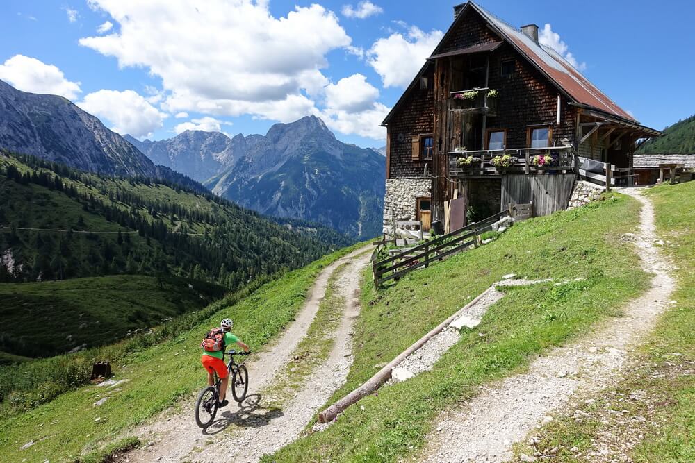 Plumsjochhütte - bei gutem Wetter immer eine Rast wert