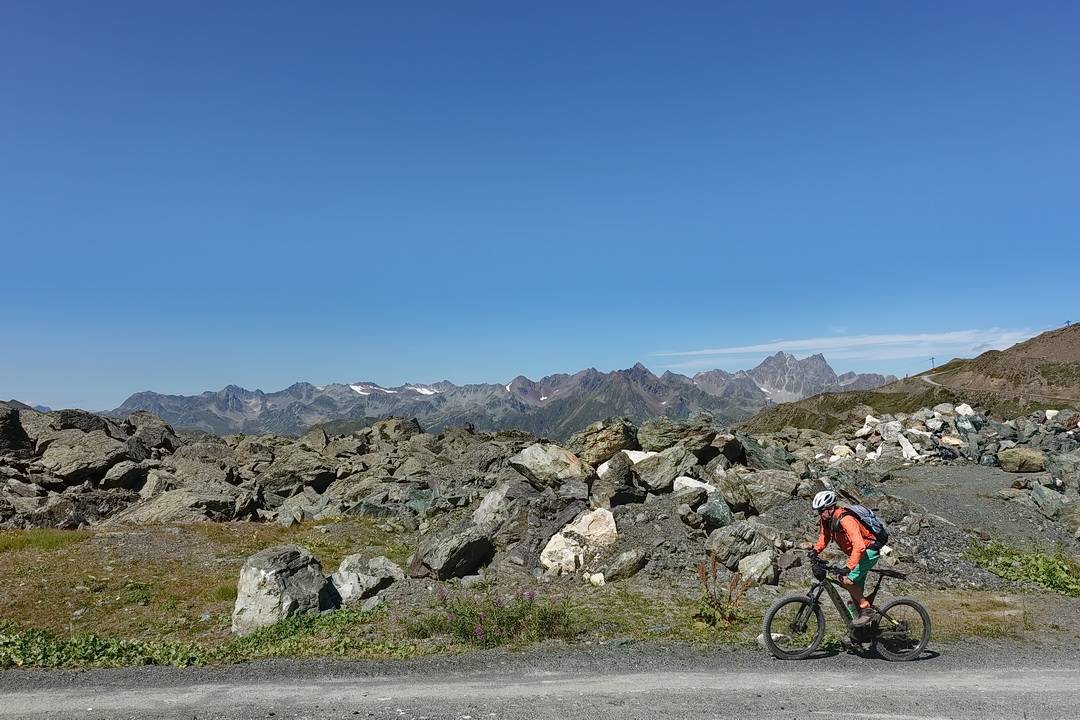 Kurze Flachstrecke auf dem Weg zum Viderjoch