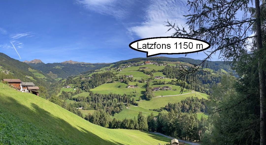Tinnetal Latzfons Im oberen Tinnetal öffnet sich das Gelände in der Nähe von Latzfons