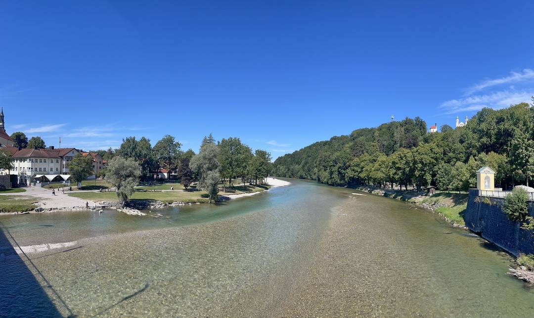 Bad Tölz: Panorama von der Brücke, die vom Radweg ins Stadtzentrum führt