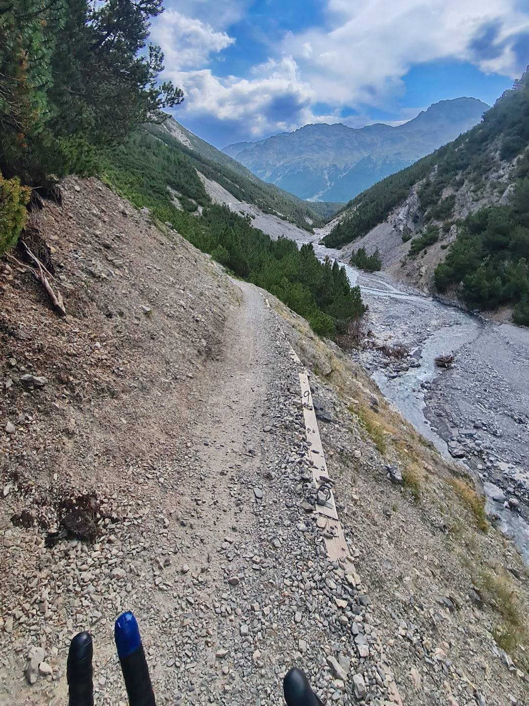 Trail Val Mora Trailabschnitt im Val Mora: nichts für schwache Nerven - Foto: Achim