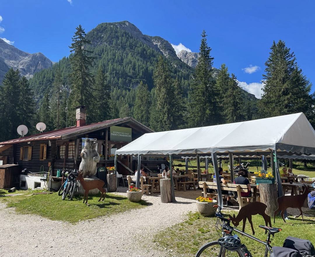 Passo Cimabanche Raststation am Passo Cimabanche/Im Gemärke - gleichzeitig Grenze Südtirol/Veneto