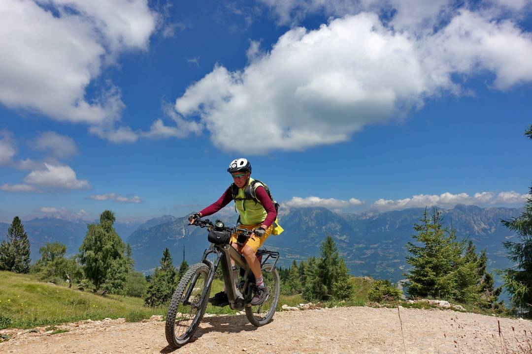 Blick von den Prealpi zu den Dolomiten