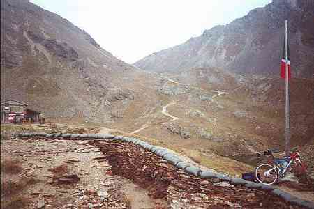Schützengräben an der Bozzi-Hütte
