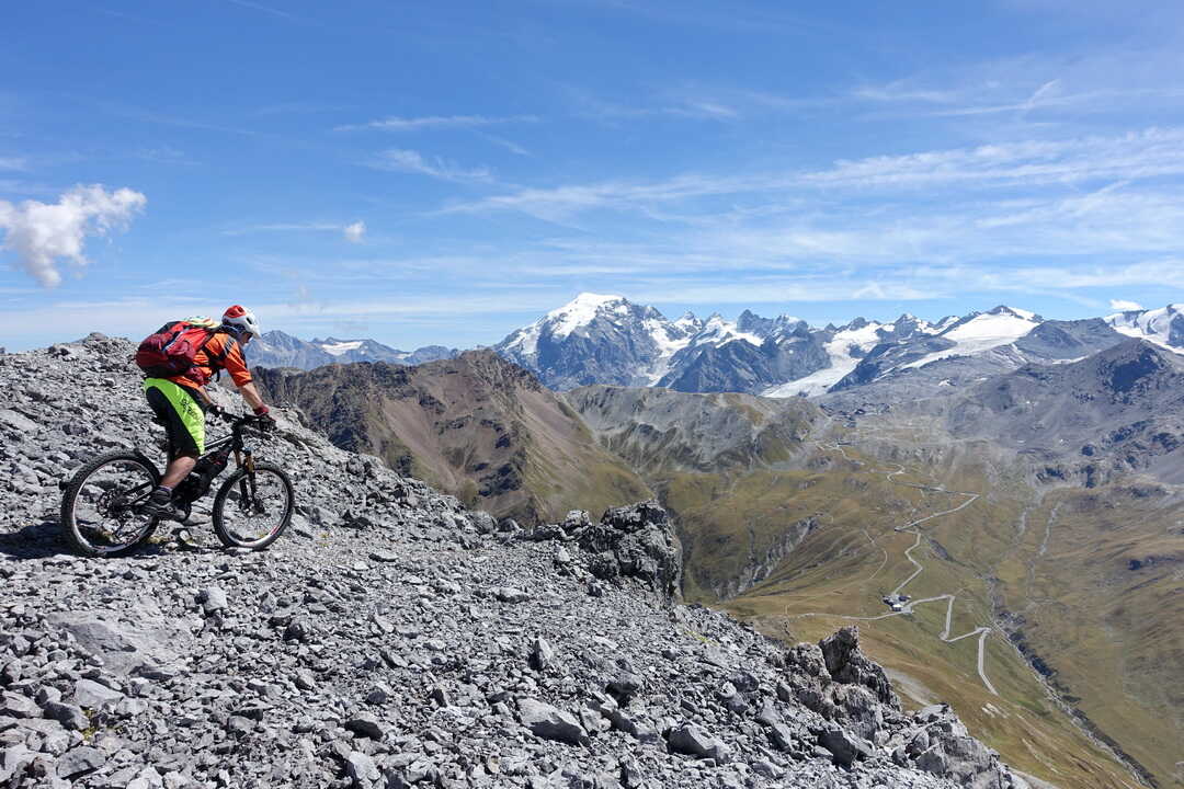 Piz Umbrail - im Hintergrund Ortler