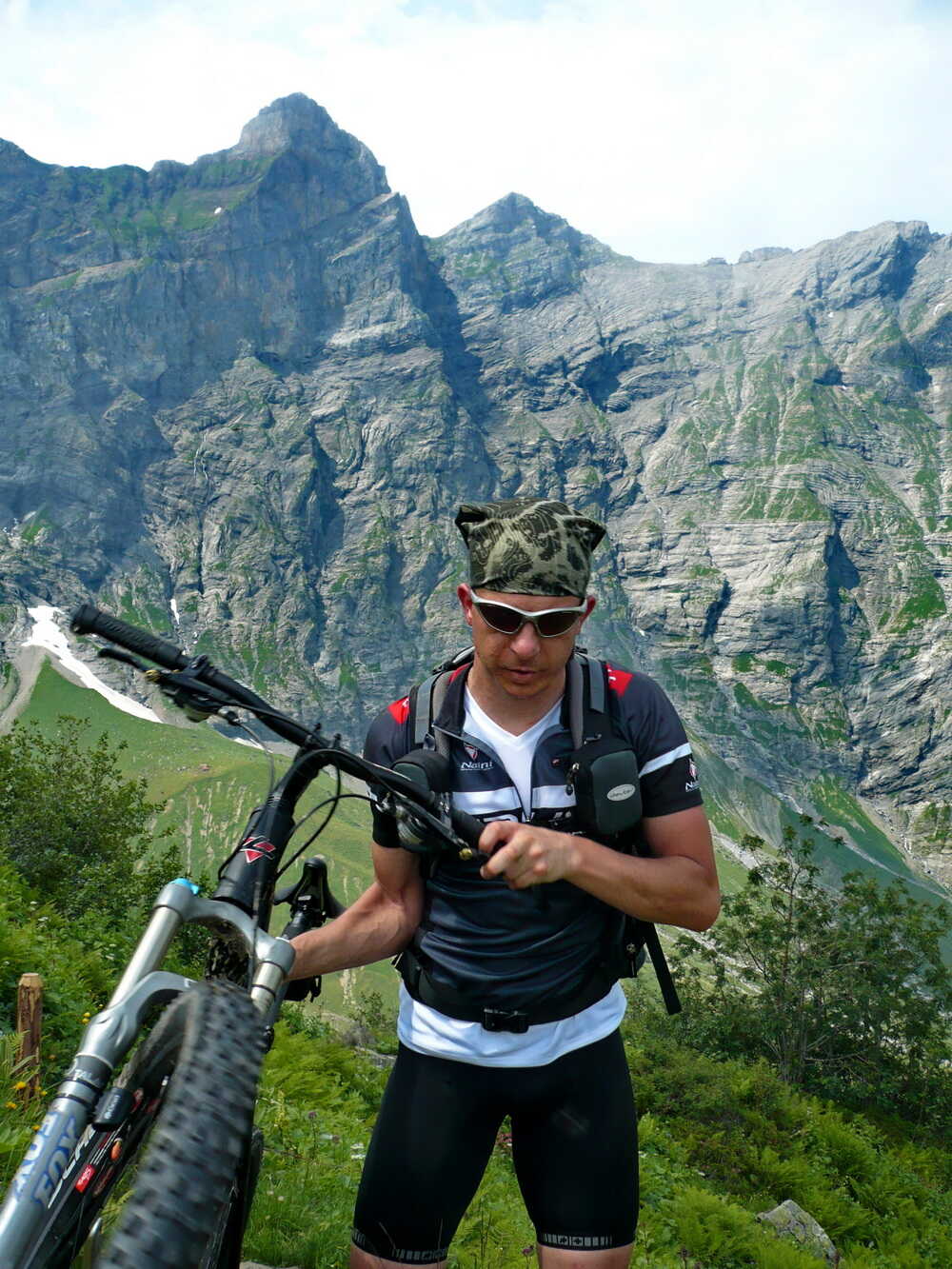 Schieben von der Alp Distleren zur Alp Grat